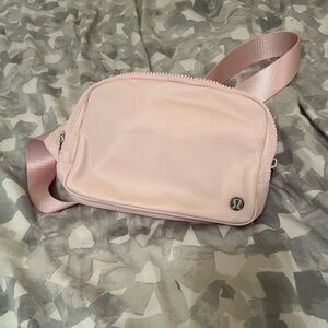 NWOT Lululemon Everywhere belt bag large 2L- blush pink
